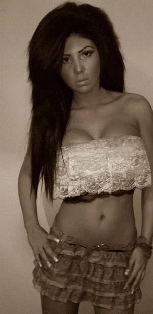 Yasmin (18), Minnesota | Casual Encounters and Chat