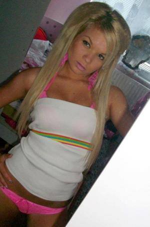 Lorelai, 29, Illinois | Flirty Adult Profile for Older Men
