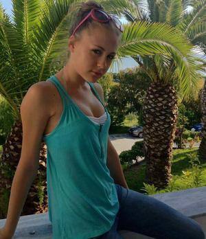 Eliza (22) in South Carolina | Casual Dating with Older Men