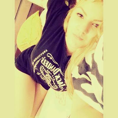 Celia (27) in California | Local Adult Woman