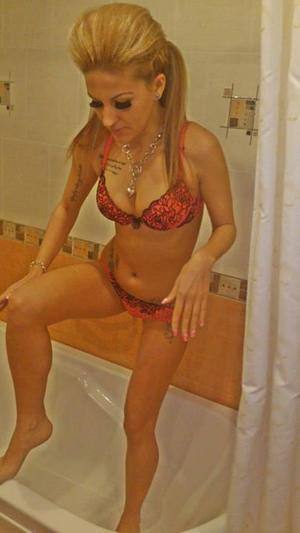 Meet Yasmin (18) from California | Local Dating Profile