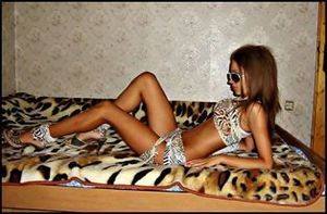 Dara (20) in California | Local Adult Woman