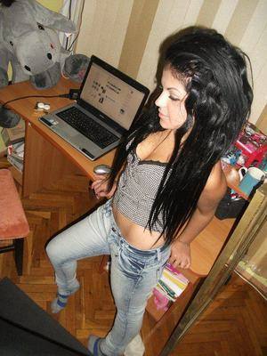 Alyvia (28) in Pennsylvania | Local Adult Woman