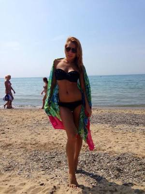 Meet Scarlett (21) from California | Local Dating Profile