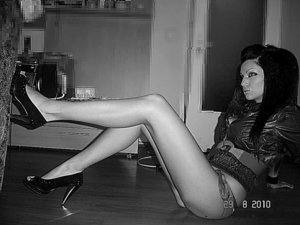 Meet Janie (19) from California | Local Dating Profile