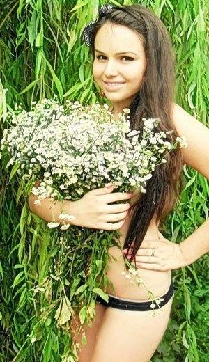 Chat with Ayanna (21) | Illinois Local Women