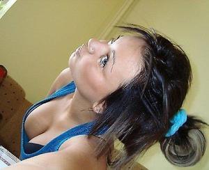 Aleshia from Kansas is looking for adult webcam chat