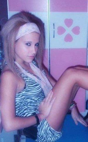 Melani from Algonquin, Maryland is looking for adult webcam chat