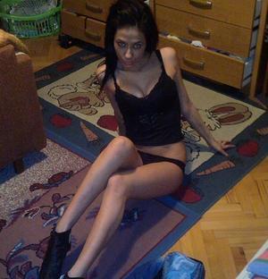 Jade from East Greenwich, Rhode Island is looking for adult webcam chat