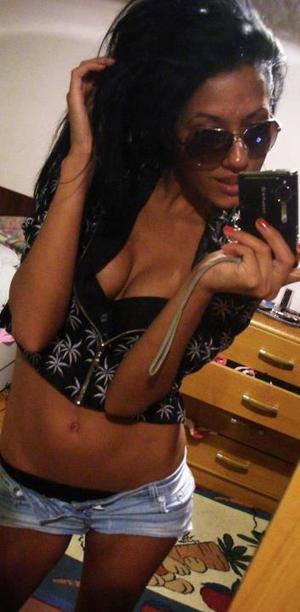 Nadia from Illinois is interested in nsa sex with a nice, young man