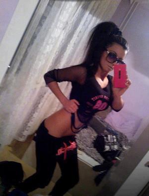 Jacquelyn from California is looking for adult webcam chat