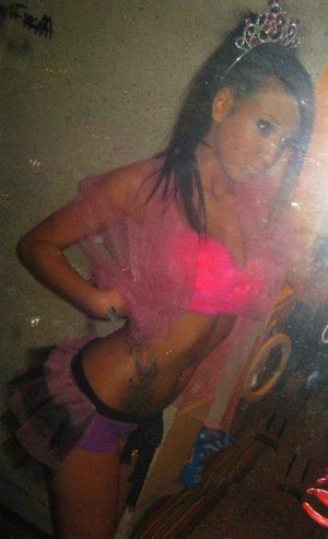 Yessenia from Vinton, Iowa is interested in nsa sex with a nice, young man