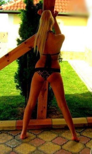 Regina from Indiana is looking for adult webcam chat