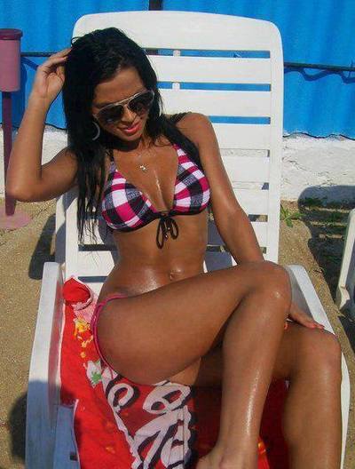 Karlie from Ohio is interested in nsa sex with a nice, young man
