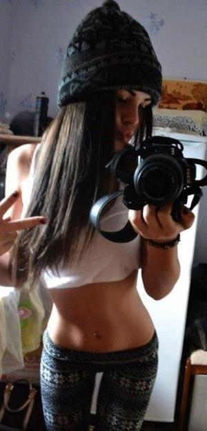 Deedee from Lesslie, South Carolina is looking for adult webcam chat