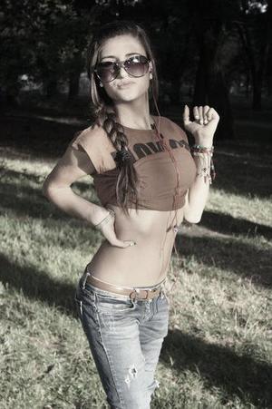 Valeria is a cheater looking for a guy like you!