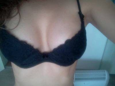 Meet local singles like Kellie from California who want to fuck tonight