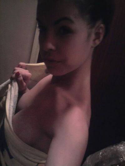 Drema from Kingston, New Hampshire is looking for adult webcam chat