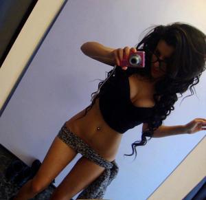 Kourtney from Illinois is interested in nsa sex with a nice, young man