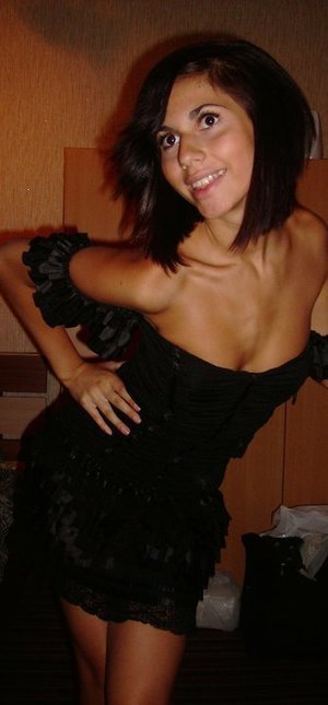 Elana from Edgewater, Colorado is looking for adult webcam chat