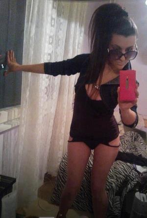 Jeanelle from Harbeson, Delaware is looking for adult webcam chat