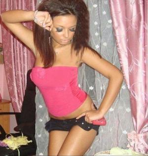 Rosalinda from Wheeler Afb, Hawaii is looking for adult webcam chat