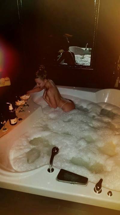 Looking for local cheaters? Take Izabella from New York home with you