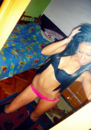 Savanna from Idaho is looking for adult webcam chat