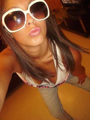 Halle from Ohio is looking for adult webcam chat