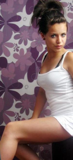 Lee is a cheater looking for a guy like you!
