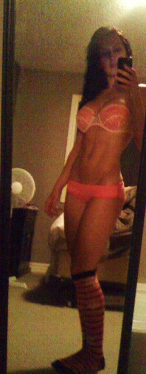 Lita from Flaxville, Montana is looking for adult webcam chat