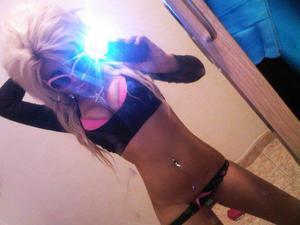 Ivonne from University Heights, Iowa is looking for adult webcam chat