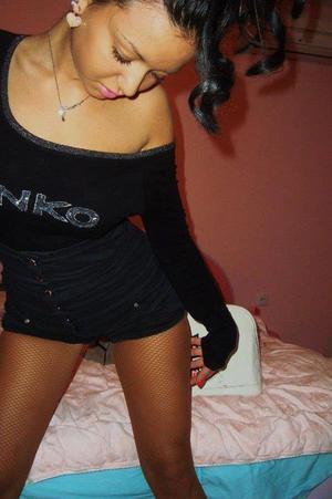 Looking for local cheaters? Take Izabella from Illinois home with you